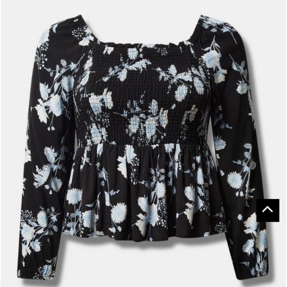 Torrid Rayon Slub Smocked Bodice
Long Sleeve Crop Blouse, Size 2 (16-18)